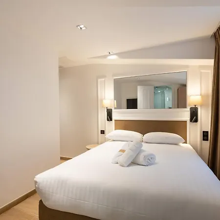 Hotel Au Coeur De Republique Parigi