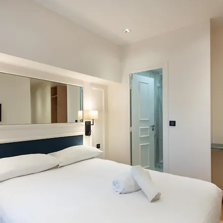 Hotel Au Coeur De Republique Parigi