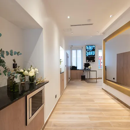 Au Coeur De Republique Hotel Parigi